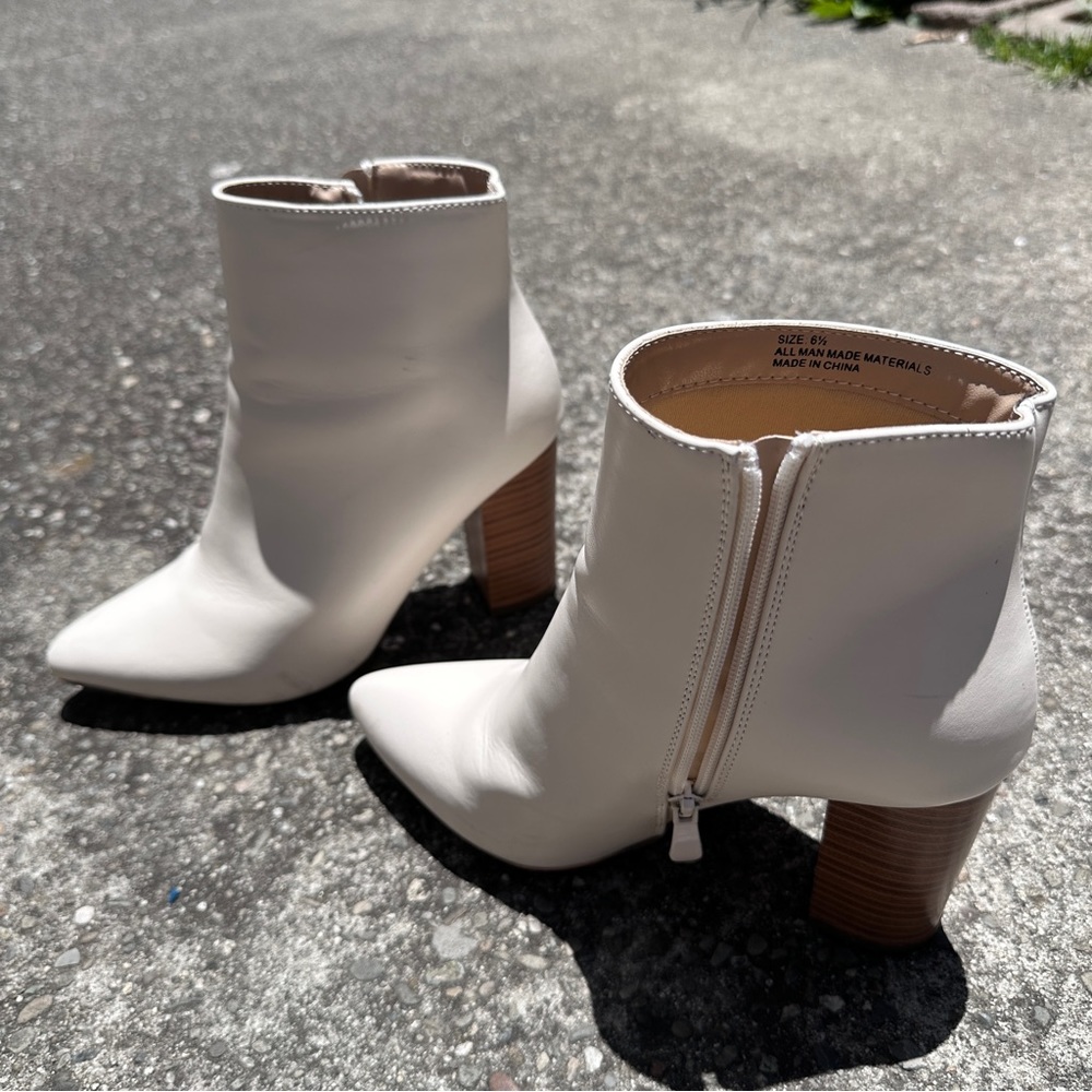 LULU’S WHITE BOOTIES